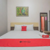Отель RedDoorz Syariah near Taman Rozeline Penajam, фото 15