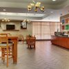 Отель Comfort Suites Airport, фото 14