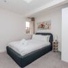 Отель Central Modern Flat Sleeps 6 - Dedicated Parking, фото 4