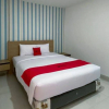 Отель RedDoorz Plus @ Cemara Asri Medan, фото 15