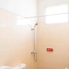 Отель RedDoorz near Siloam Karawaci 3, фото 20