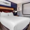 Отель Comfort Inn LaGuardia Airport 83rd St, фото 3