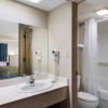 Отель Econo Lodge Inn & Suites East, фото 10