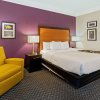 Отель La Quinta Inn & Suites by Wyndham Phoenix Scottsdale, фото 33