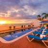 Отель WIVC Casa de la Playa Condo - Literally on the Beach with Swimming Pool & Jacuzzi, фото 8