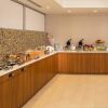 Отель SpringHill Suites New York LaGuardia Airport, фото 8