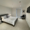 Отель Remarkable 2-bed Apartment in London, фото 6