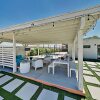Отель Mid-century Modern Home 3 Bedrooms 2 Bathrooms Home, фото 18
