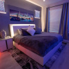 Отель Brand New Modern Pet Friendly Zen Home W/ Private Home Theater & Hot Tub! 2 Bedroom Home by RedAwnin, фото 5