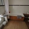 Отель High Street 3 Bedroom House Near Cardiff by Cardiff Holiday Homes, фото 9