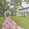 Отель The Lilly House: Historic Glen Rose Home w/ Porch!, фото 29