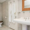 Отель Wimbledon Village 4 Bedroom House, фото 17