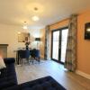 Отель Cabot Mews Apartment 7 в Filton