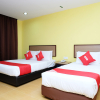 Отель Golden Terminal Lodge by OYO Rooms, фото 22