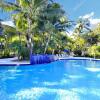 Отель Wind Swept by Avantstay Patio, Outdoor Dining, BBQ and Shared Pool, фото 10