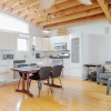 Отель Fabulous Urban Contemporary In Venice 2 Bedroom Townhouse by RedAwning, фото 11