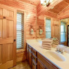Отель Hemlock Inn - Eight Bedroom Cabin, фото 11