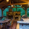 Отель Denali Private Cabin Includes Xbox, Hot Tub, and Stone Pizza Oven by Redawning, фото 16