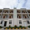Отель The Golden Lake Hotel в Нейпьидо
