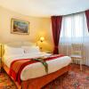 Отель The Originals Hotels Paris Paix République в Париже