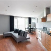 Отель Spacious 2 Bed - Battersea High Street, фото 5