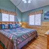 Отель Black Bear Lookout - Two Bedroom Cabin, фото 4