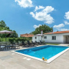 Отель Detached Holiday Home With Swimming Pool, Near the Beach, фото 18