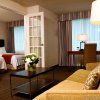 Отель Cambridge Suites Toronto в Торонто