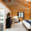 Отель Iconic Log Cabin Escape Idaho Springs Hot Tub, фото 3