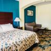 Отель Three Rivers Inn and Suites - Three Rivers, фото 21