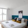 Отель London City Apartments - Luxury and spacious apartment with balcony, фото 6