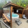 Отель Woodpecker Log Cabin with hot tub, pizza oven bbq entertainment area, lakeside with private fishing , фото 34