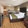 Отель Days Inn & Suites by Wyndham Athens Alabama в Атенсе