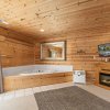 Отель River Road Lodge 7 Bedroom Lodge by NW Comfy Cabins by Redawning, фото 32