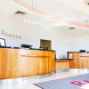 Отель Ramada by Wyndham Belfast City Centre, фото 2