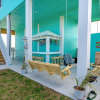 Отель Sea Glass Cottage 2 Bedroom Home, фото 17