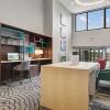 Отель Holiday Inn Chicago Nw Crystal Lk Conv Ctr, an IHG Hotel, фото 17