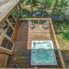 Отель Lil Bear's Den, 3 Bedrooms, Hot Tub, Deck, Wifi, Sleeps 8, фото 13