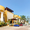Отель Fabulous Playa Getaway at 38th and Beach plus 2 Pools Onsite!, фото 1