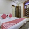 Отель OYO 74879 Hotel Imperial Palace в Мумбаи
