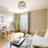 Отель B  823 -  Buttes Chaumont - Spacieux appartement, фото 11