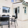 Отель Harlequin Gardens by Tŷ SA-5 BR House, фото 13