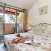 Отель Neat Holiday Home With AC, 3 km. From the Center of Gordes, фото 2