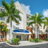 Отель Candlewood Suites Fort Myers Sanibel Gateway, an IHG Hotel, фото 1