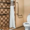 Отель Quality Inn & Suites, фото 18