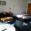 Отель Cascades Lakefront Motel, фото 4