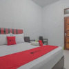 Отель RedDoorz near RS Harapan Bersama, фото 27