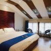 Отель Fenghuang Tujia Ethnic Minority River View Hotel, фото 6