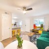 Отель Stylish 1BR Near UT Highland Evonify, фото 5