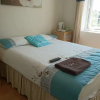 Отель Room in Guest Room - En Suite Shower Room Double Room With 1 Double Deyr, фото 5